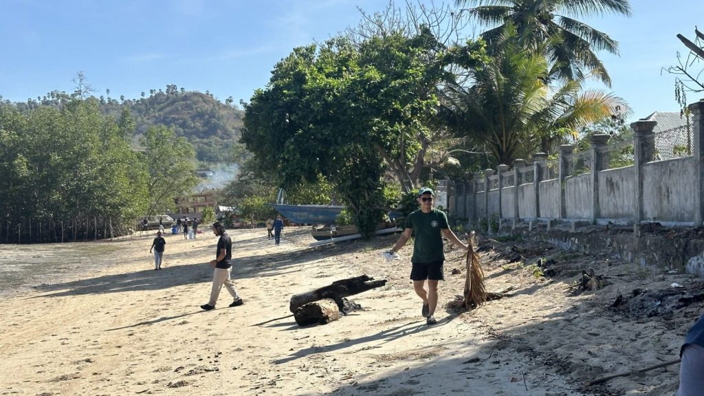 the Beach Clean Up at Binongko Beach, Labuan Bajo, Flores