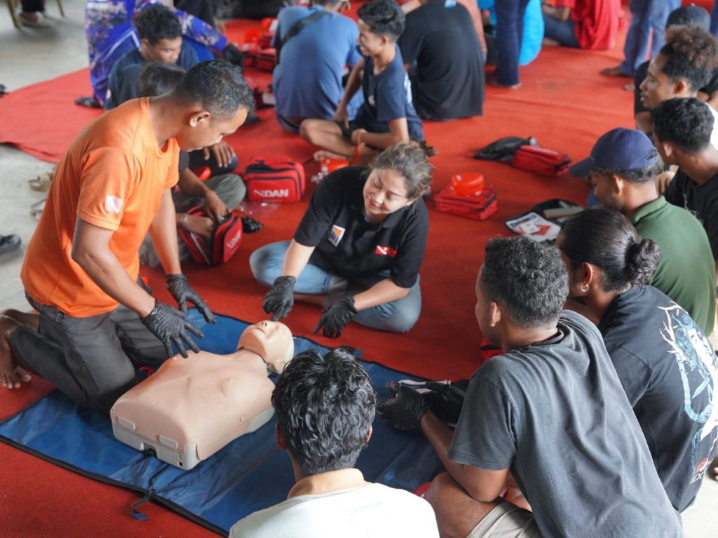 LBFTA Ministry of Tourism and Divers Alert Network Strengthen Marine Tourism Safety Standards in Labuan Bajo